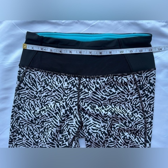 Lululemon Run Inspire Crop Leggings All Full-On Luxtreme Black and White - Picture 13 of 15